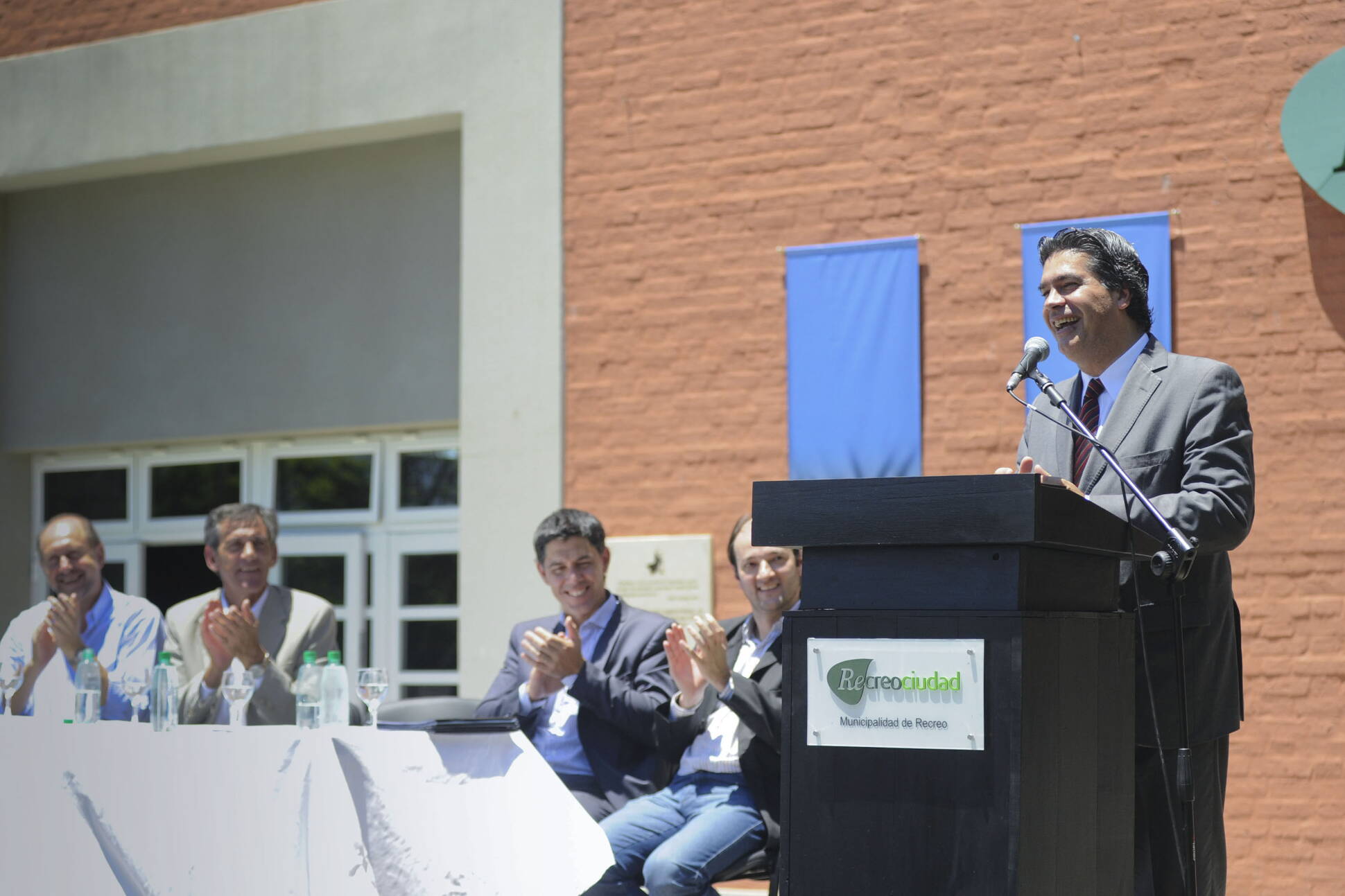 El jefe de Gabinete inauguró obras en Recreo, Santa Fe
